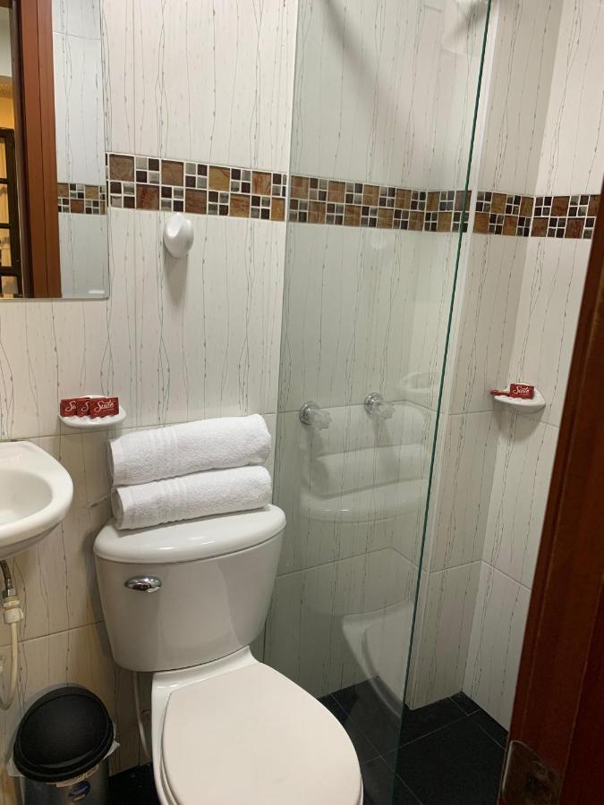 Apartasuites 53 Cerca Al Aeropuerto 01 * Bogota