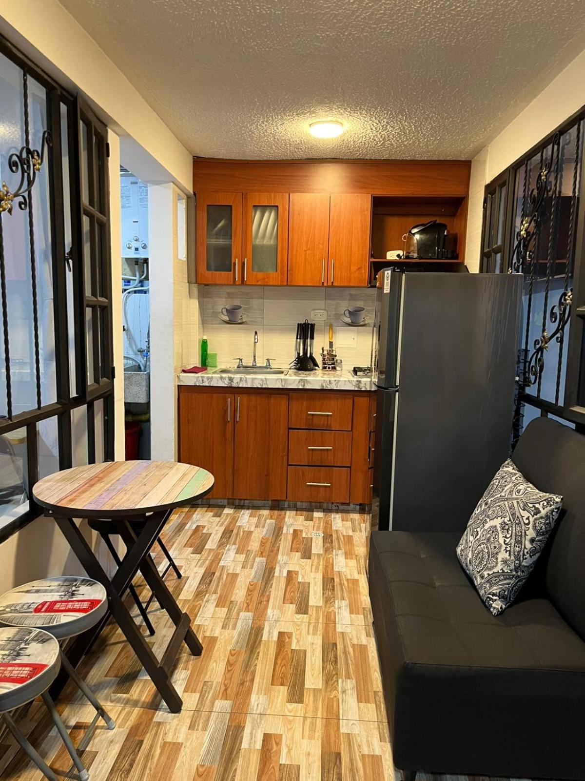 Apartasuites 53 Cerca Al Aeropuerto 01 Apartment