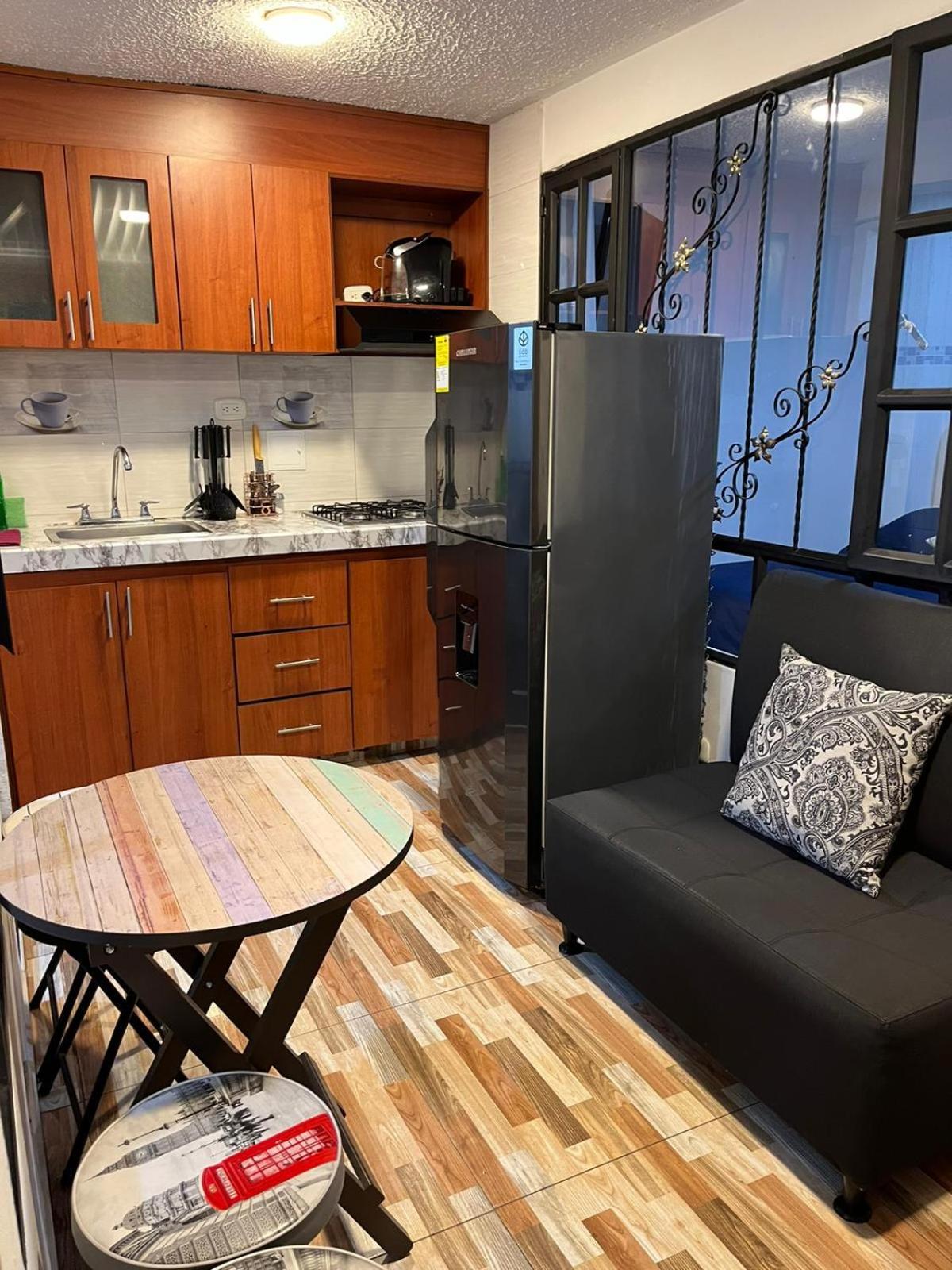 Apartasuites 53 Cerca Al Aeropuerto 01 *